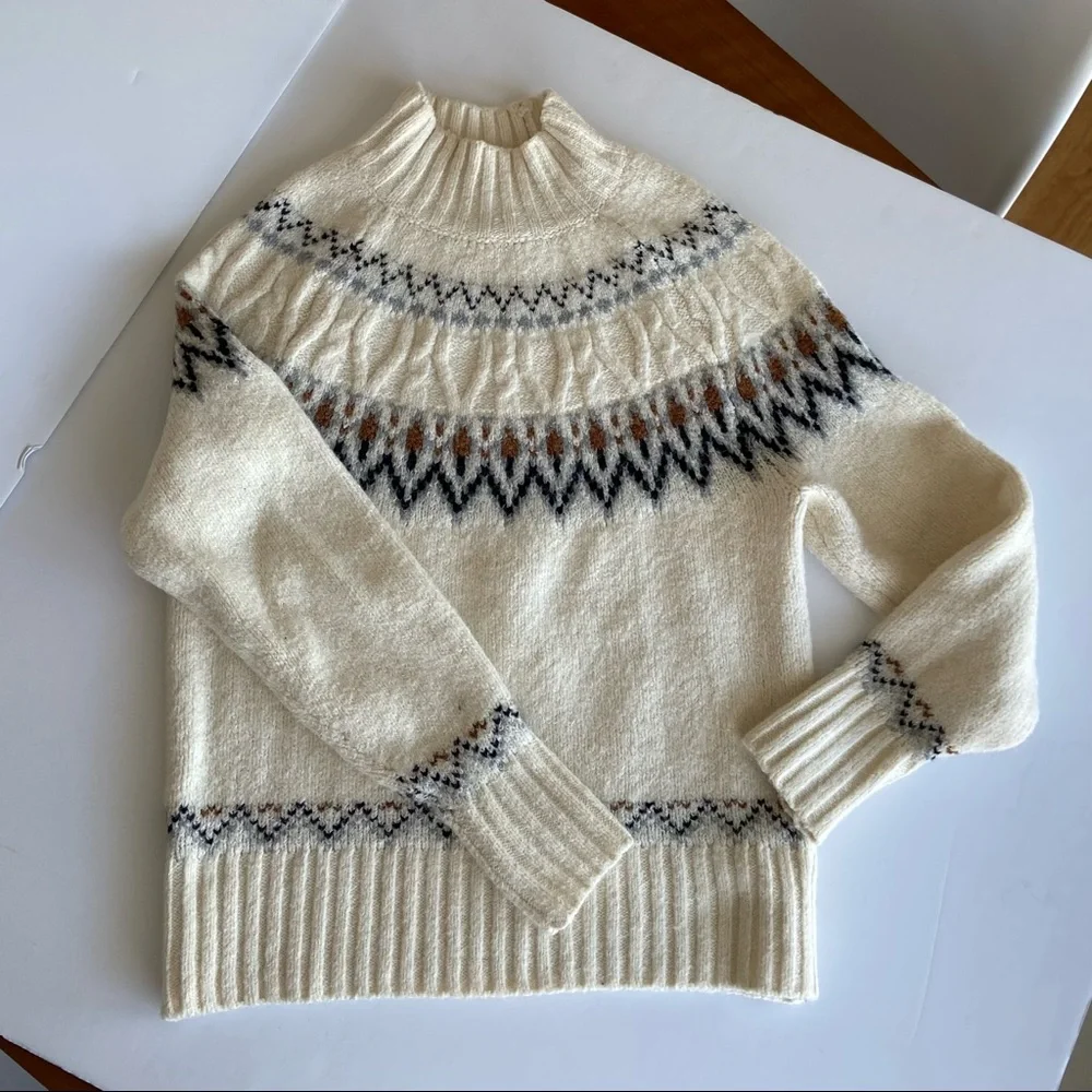 Like new! Oatmeal color Nicole Miller super soft fair isle mock neck sweater - Picture 2 of 5